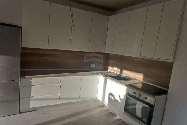 Tirane, jepet me qera apartament 1+1 Kati 2, 65 m² 400 Euro (Rruga Teodor Keko)