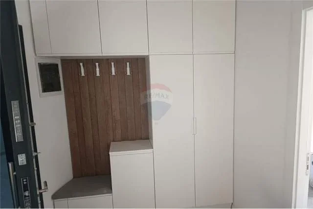 Tirane, jepet me qera apartament 1+1 Kati 2, 65 m² 400 Euro (Rruga Teodor Keko)