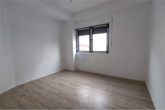 Tirane, jepet me qera apartament Kati 1, 90 m² 500 Euro (Rruga Teodor Keko)