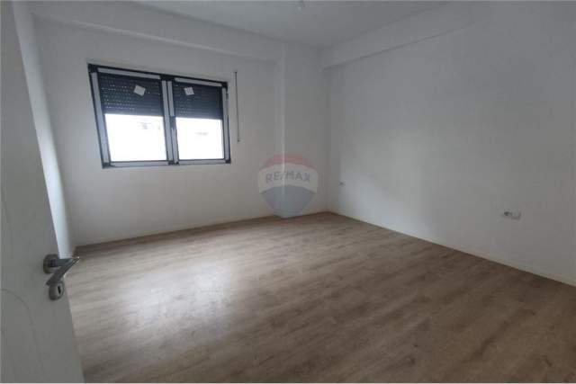 Tirane, jepet me qera apartament Kati 1, 90 m² 500 Euro (Rruga Teodor Keko)