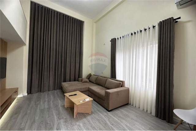 Tirane, jepet me qera apartament 2+1 80 m² 600 Euro (Liqeni i thate)