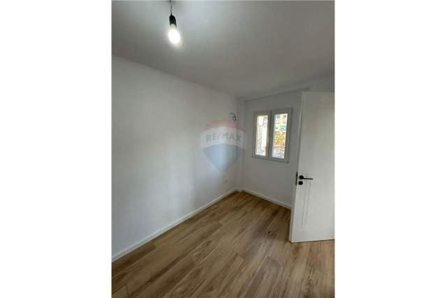 Tirane, shitet 2+1 Kati 4, 62 m² 88.000 Euro (Oxhaku)