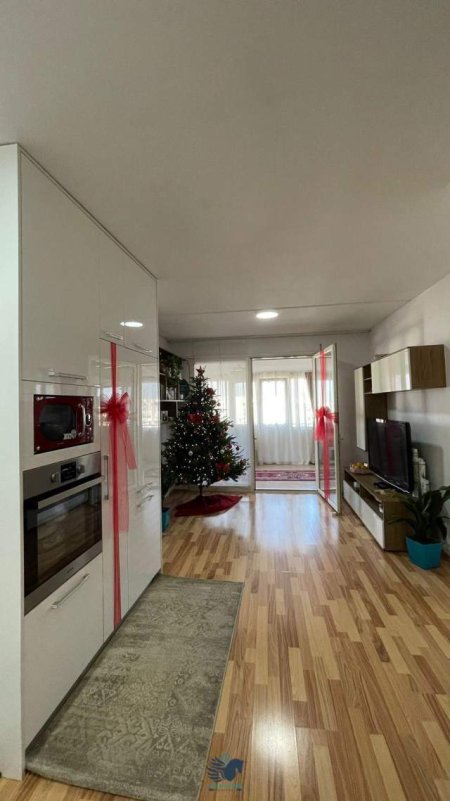 Tirane, jepet me qera apartament Kati 8, 120 m² 600 Euro (Astir)