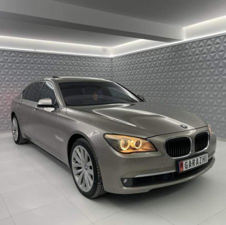 Tirane, shes makine BMW 740Li Viti 2012,