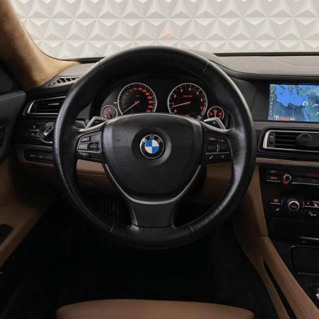 Tirane, shes makine BMW 740Li Viti 2012,