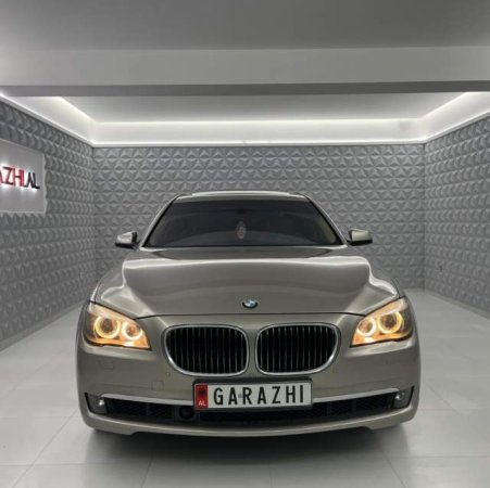 Tirane, shes makine BMW 740Li Viti 2012,