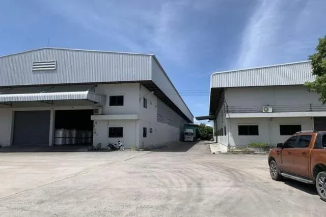 Tirane, jepet me qera magazine Kati 0, 1.650 m² 4.000 Euro (peze)