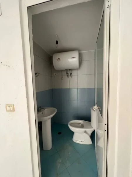 Tirane, OKAZION shitet 63 m² 63.000 Euro (Jordan Misja)