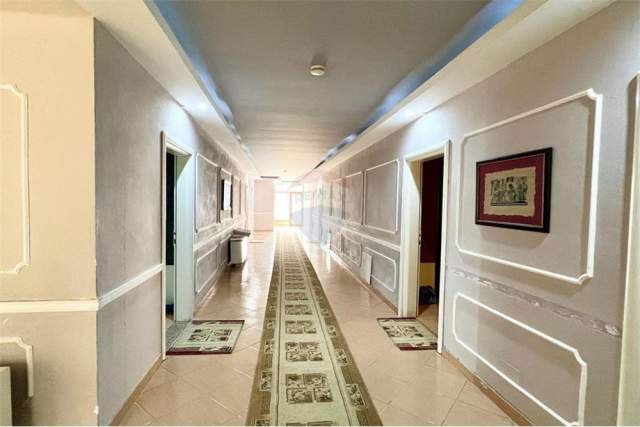 Tirane, jepet me qera hotel Kati 0, 4.000 m² 3.000 Euro (Berxulle)