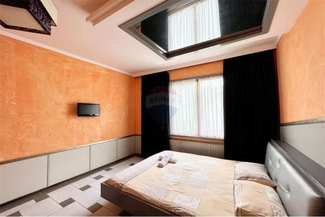 Tirane, jepet me qera hotel Kati 0, 4.000 m² 3.000 Euro (Berxulle)