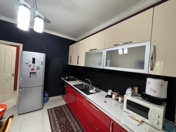 Tirane, jepet me qera apartament 2+1+BLK Kati 3, 120 m² 400 Euro (Yzberisht)