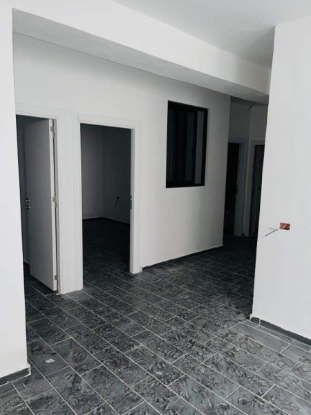 Tirane, shitet apartament 2+1 Kati 1, 83 m² 65.000 Euro