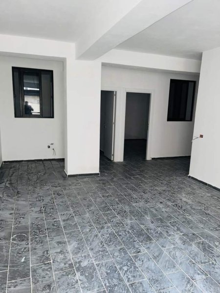 Tirane, shitet apartament 2+1 Kati 1, 83 m² 65.000 Euro