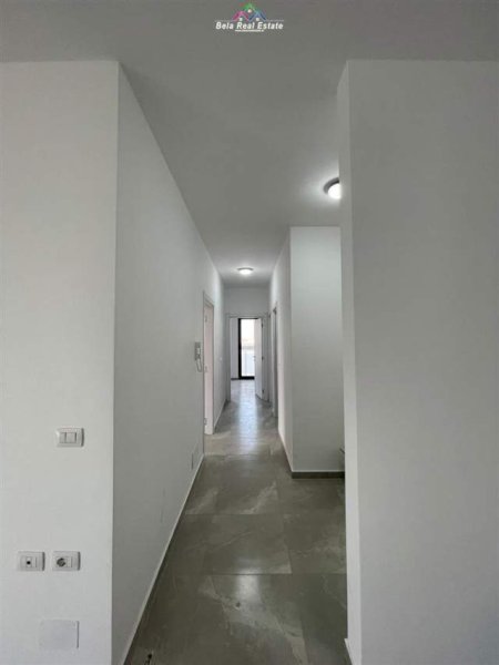 Tirane, jepet me qera zyre Kati 2, 127 m² 500 Euro (casa italia)