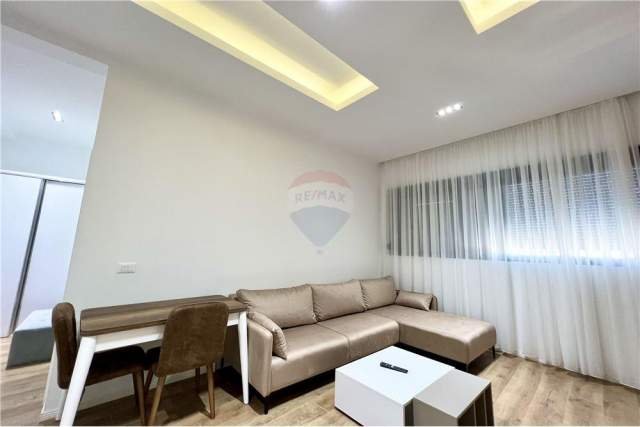 Tirane, jepet me qera apartament 1+1+A Kati 13, 63 m² 500 Euro