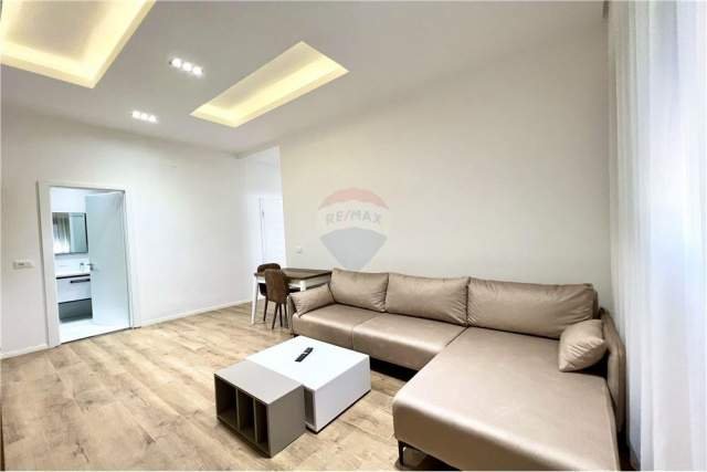 Tirane, jepet me qera apartament 1+1+BLK Kati 13, 63 m² 500 Euro (komuna e parisit)