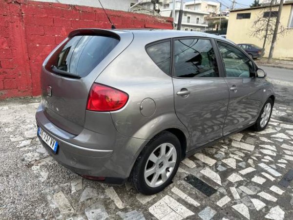 Tirane, shes makine Seat altea Viti 2005, 2.800 Euro