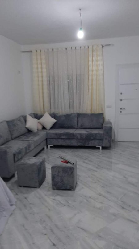 Tirane, jepet me qera apartament 2+1+BLK Kati 4, 105 m² 400 Euro (Fresku)