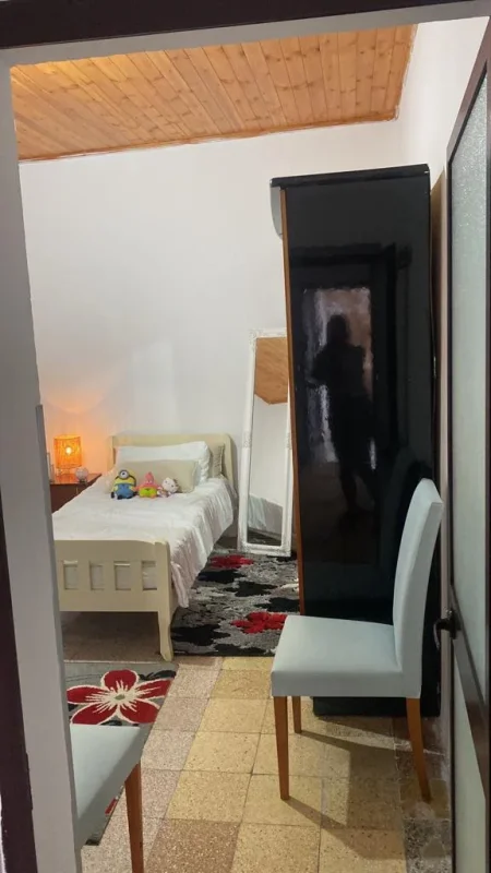 Tirane, jap me qera dhome 1 Katshe Kati 0, 27 m² 150 Euro (Ali Shefqeti)