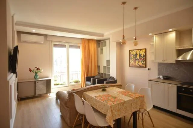 Tirane, shitet apartament 2+1+BLK Kati 9, 90 m² 850 Euro (📍Rruga Islam Alla ,Pranë Drejtoris së Policise)