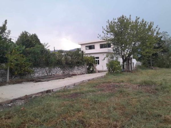 Permet, jap me qera punishte +  toke, 2.000 m²  (Kelcyre)