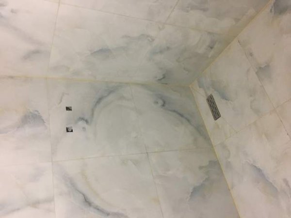 Shtrime dhe veshje pllakash vendosje mermerash gure dekorative