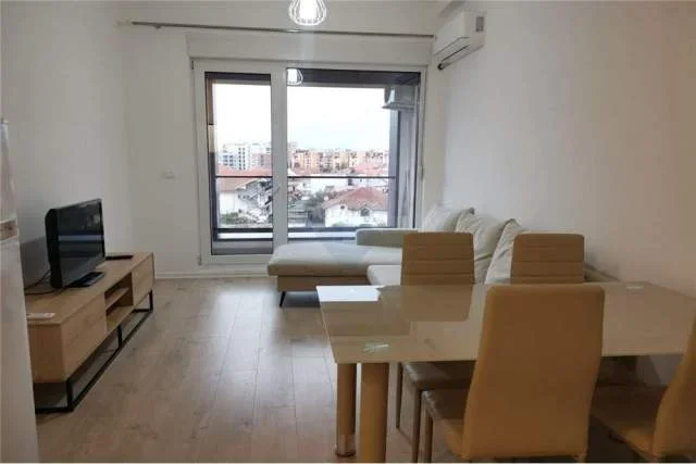 Tirane, jepet me qera apartament 1+1 Kati 4, 74 m² 450 Euro (kompleksi kontakt)