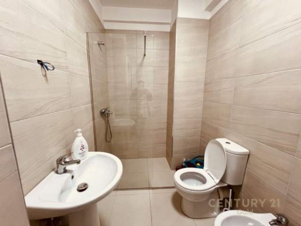 Tirane, jepet me qera apartament 1+1 Kati 7, 74 m² 400 Euro (Astir)