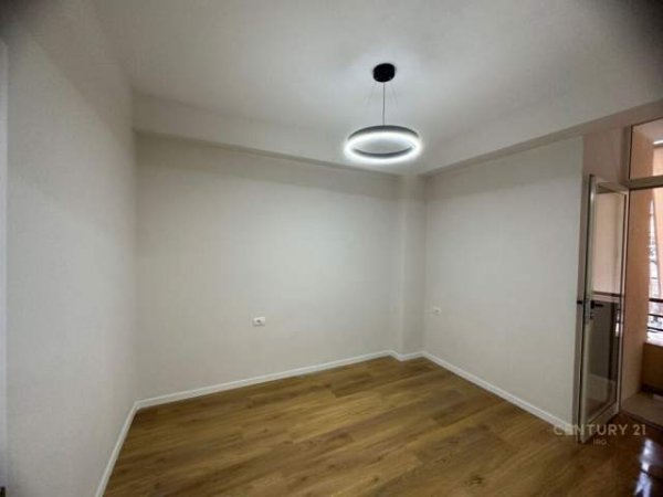 Tirane, shitet apartament 1+1 Kati 4, 55 m² 75.000 Euro (Rruga Foto Xhavella)
