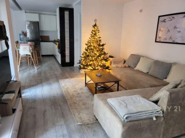 Tirane, jepet me qera apartament duplex Kati 1, 133 m² 700 Euro (Rezidenca Kodra e Diellit 2)