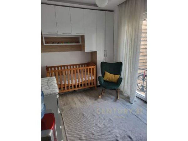 Tirane, jepet me qera apartament duplex Kati 1, 133 m² 700 Euro (Rezidenca Kodra e Diellit 2)