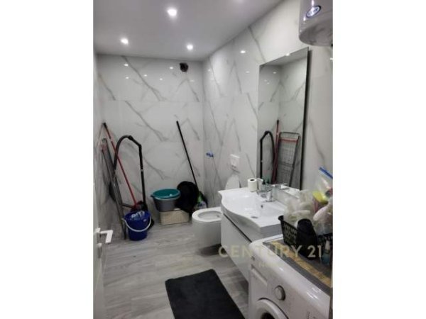 Tirane, jepet me qera apartament duplex Kati 1, 133 m² 700 Euro (Rezidenca Kodra e Diellit 2)