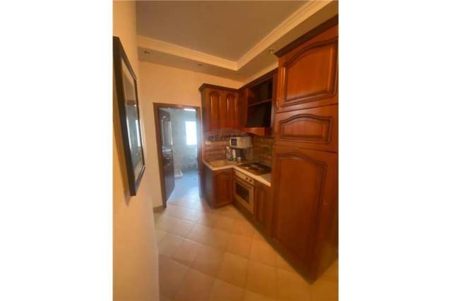 Tirane, jepet me qera apartament 2+1 Kati 4, 80 m² 550 Euro (Bllok)
