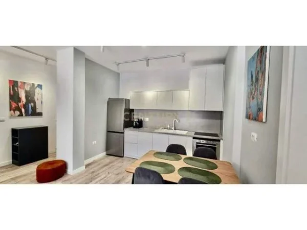 Tirane, jepet me qera apartament 75 m² 850 Euro (selvia)