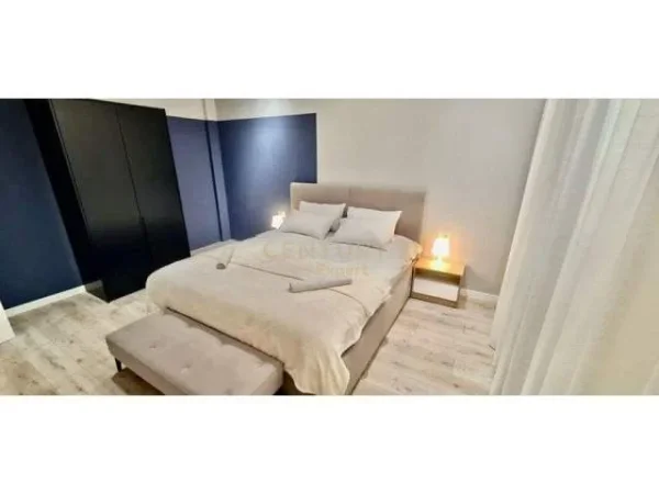 Tirane, jepet me qera apartament 2+1+BLK Kati 4, 92 m² 750 Euro (Selvia)