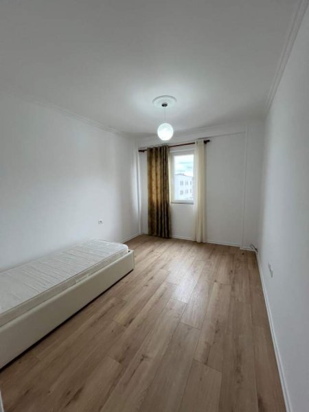 Tirane, jepet me qera apartament 2+1+BLK Kati 10, 100 m² 400 Euro (YZBERISHT)