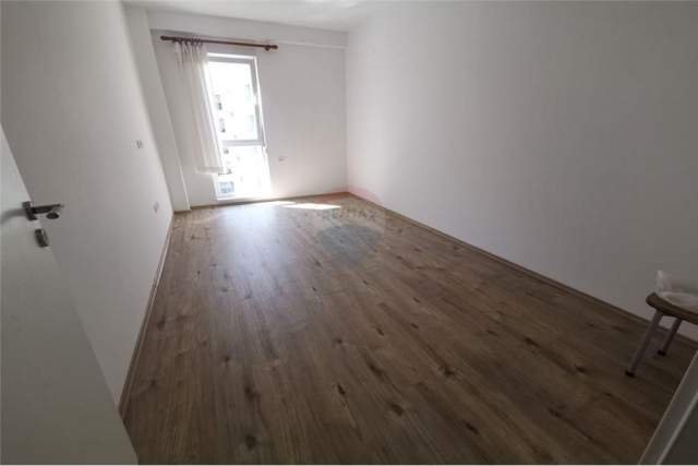 Tirane, jepet me qera apartament 1+1 Kati 4, 74 m² 450 Euro (Kompleksi Kontakt)