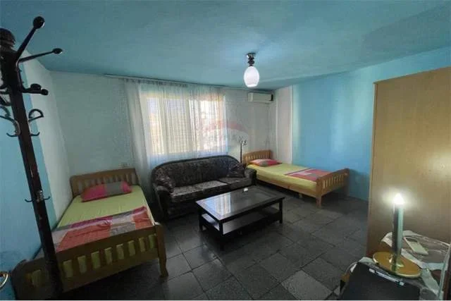 Tirane, jepet me qera apartament 3+1 Kati 4, 75 m² 550 Euro (Rruga e Durresit, prane Gazhelit)