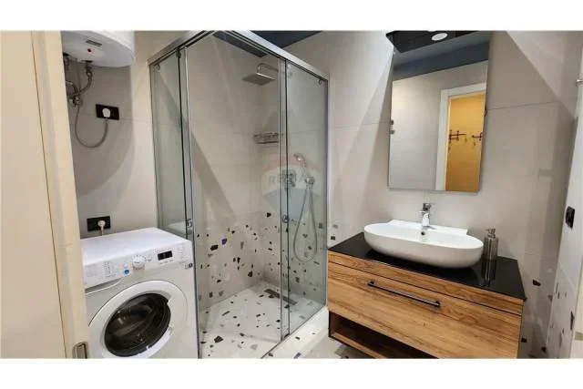 Tirane, jepet me qera apartament 1+1+BLK Kati 4, 60 m² 550 Euro (Kompleksi Delijorgji)