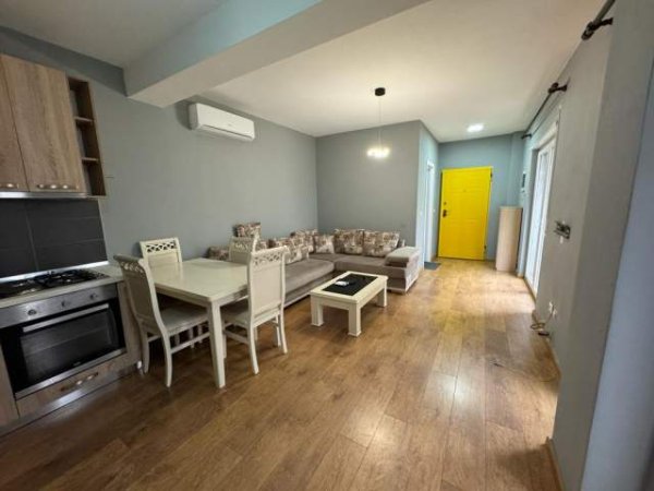 Tirane, jepet me qera apartament 1+1 Kati 3, 400 Euro (Kodra e Diellit)