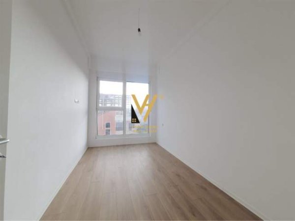 Tirane, jepet me qera zyre Kati 3, 82 m² 450 Euro (STACIONI I TRENIT)