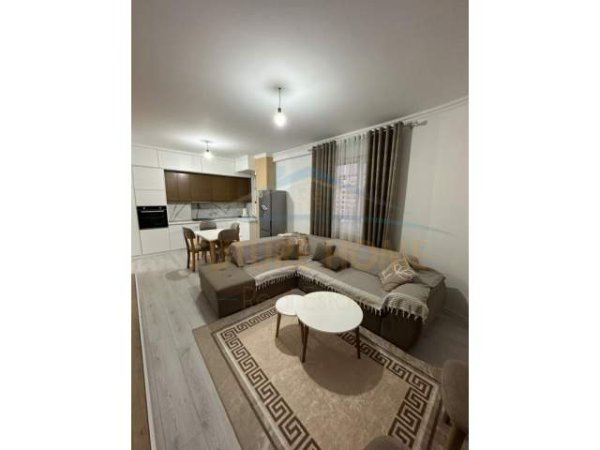 Tirane, jepet me qera apartament 2+1 Kati 4, 104 m² 500 Euro (YZBERISHT)