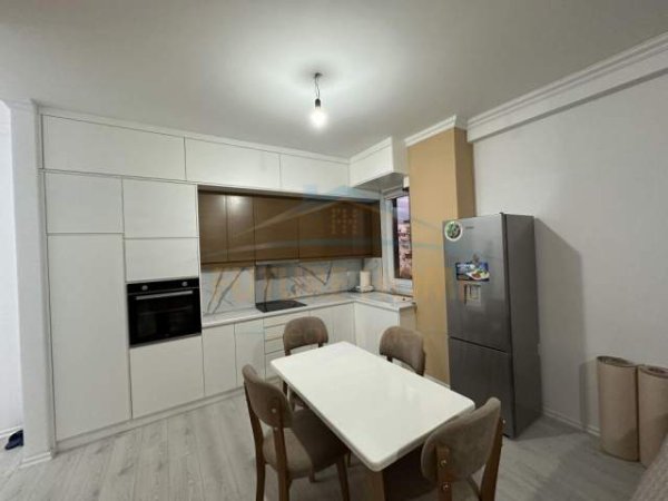 Tirane, jepet me qera apartament 2+1 Kati 4, 104 m² 500 Euro (YZBERISHT)