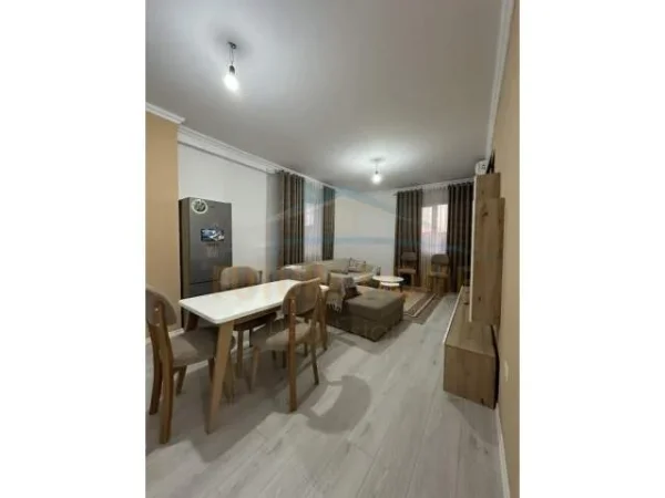 Tirane, jepet me qera apartament 2+1 Kati 4, 104 m² 500 Euro (YZBERISHT)