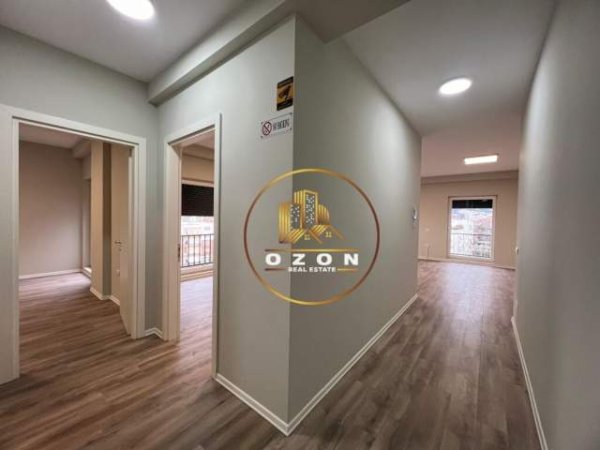 Tirane, jepet me qera ambjent biznesi Kati 6, 107 m² 800 Euro (Rruga Panorama)