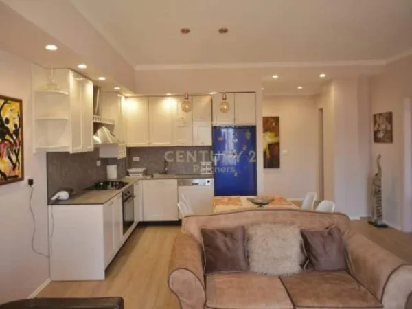 Tirane, jepet me qera apartament 104 m² 850 Euro (myslym shyre)