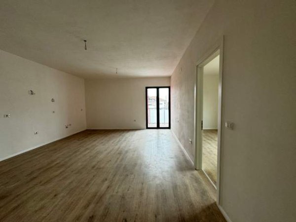 Tirane, shes apartament 3+1 Kati 4, 200.000 Euro (jordan misja)