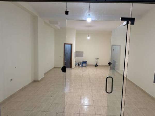 Tirane, jepet me qera dyqan Kati 0, 60 m² 30.000 Leke (Rruga 3 Deshmoret Yzberish)