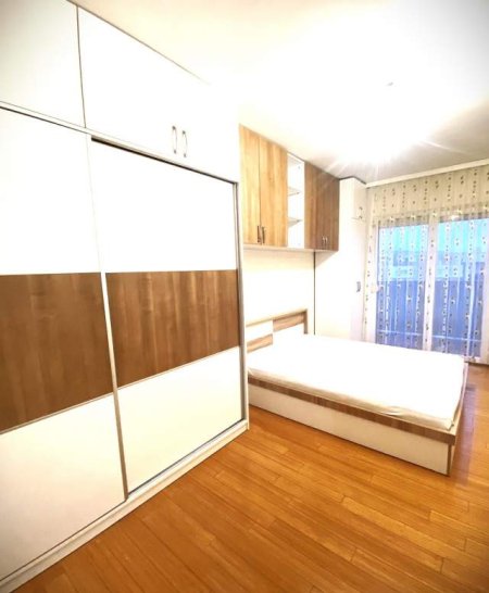 Prishtine, jepet me qera apartament 1+1 Kati 8, 70 m² 370 Euro (Rruga B)