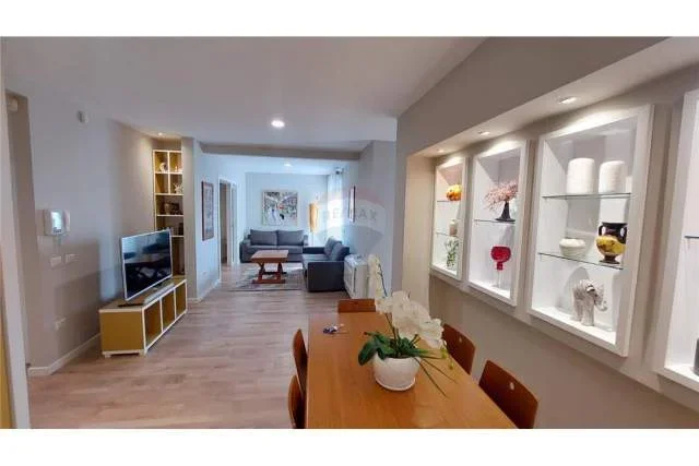 Tirane, jepet me qera apartament 2+1+BLK Kati 4, 800 Euro